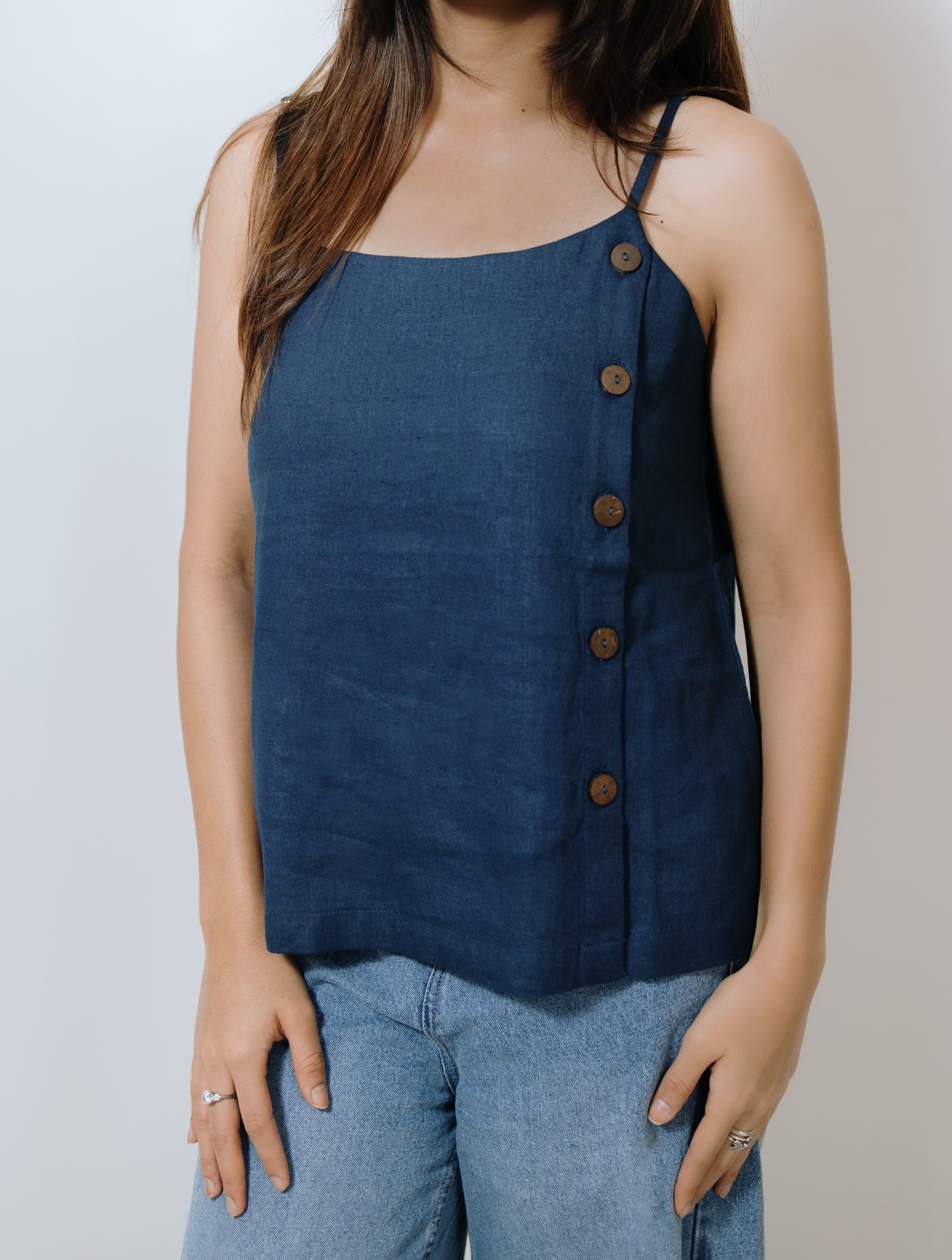 THE NAVY LINEN BUTTON TOP